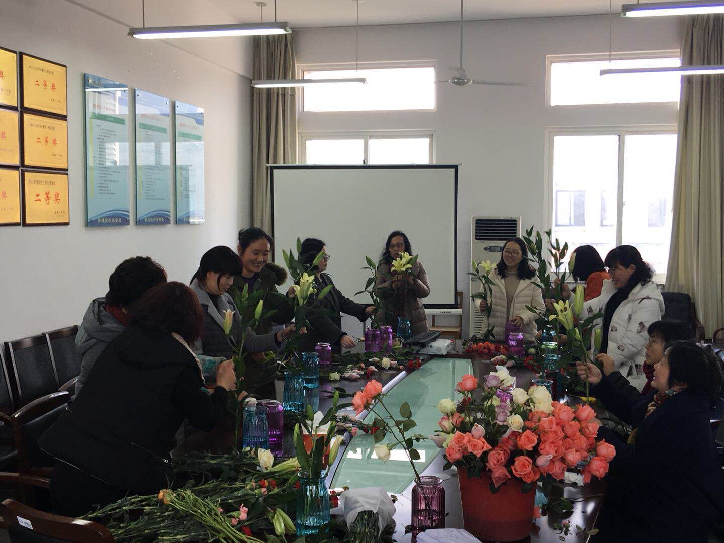 数理学院女教师上得了讲堂,做得了科研,插得了花,棒棒哒! 数理学院女教师上得了讲堂,做得了科研,插得了花,棒棒哒!